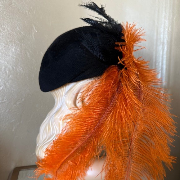 AMAZING 1940s\' BLACK FELT BERET WITH BLACK & ORANGE LONG OSTRICH FEATHERS main image 11